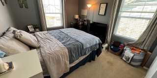 Modern & Light-Filled Home in Central Park – Prime Location Gallery 18