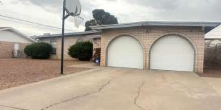 EASTSIDE HOME WITH A SWIMMING POOL Gallery 1