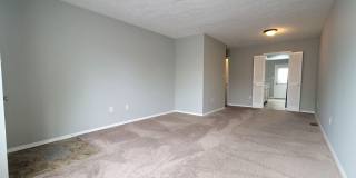 Cozy 2 bed 1.5 Bath Condo With Car Port Gallery 1