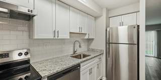 Beacon Pointe Apartments & Townhomes Gallery 11