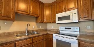 Great 3 BR/2 BA Townhome in Vadnais Heights! Gallery 1