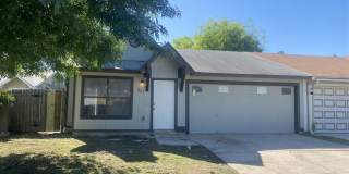 Updated 3/2 duplex with a 2 car garage Gallery 1