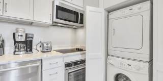 Sunny 1 bedroom/1 bath in Adams Morgan! Gallery 17