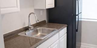 2026 Move-In Special – $500 LEASE SIGNING BONUS!! Top-Floor 2-Bedroom Condo in Southwest DC – Remodeled & Move-In Ready!! Gallery 3