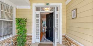 Luxury 4-bedroom - 4 bath with garage Gallery 33