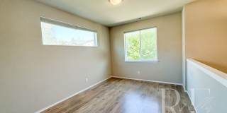 Modern End-Unit Townhome with Private Fenced Yard, Gourmet Kitchen & Spacious Layout Gallery 9