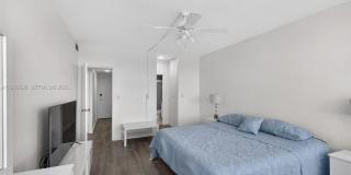 7441 Wayne Avenue Gallery 22