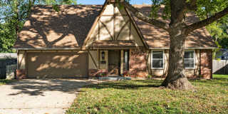 3 Bedroom | 2.5 Bathroom | 2 Car Garage | Springfield MO | Fenced Back Yard | 2 Living Areas | Quiet Neighborhood! Gallery 3