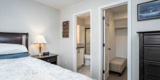 Beautiful 3 bed 2.5 baths "fully furnished" townhouse in the charming neighborhood of University Heights. Gallery 29