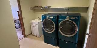 Partially furnished/heat included/4 bedroom Gallery 3