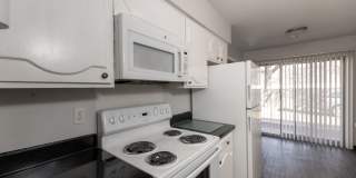 Colonial Apartments Gallery 1