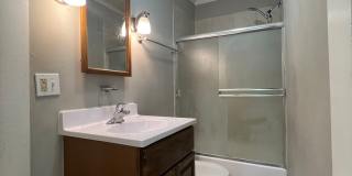 Updated 2 bed/1 bath, 780 sqft home! 1522 W High St in Springfield MO. Gallery 10