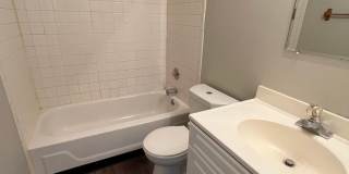 Updated One Bedroom Bungalow - Washer/Dryer Included! Gallery 10
