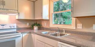 MOVE IN SPECIALS!! Renovated 3 Bedroom, 1.5 Bath Apartment on Greenbriar Circle – Johnson City, TN Gallery 7
