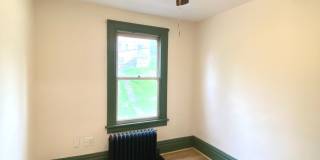 3 Bed/1 Bath Home in Beechview with Bonus Room-Convenient to Downtown! Available October! Gallery 18