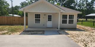 302 White Oak St Gallery 1