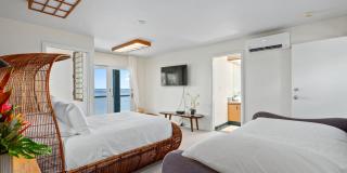 Oceanfront Wailupe Beach House w/ Pool & Hot Tub Gallery 35