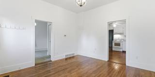 Charming house for rent, with laundry machines included and fenced yard. Gallery 8