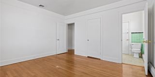 245 W Walnut Street Gallery 13