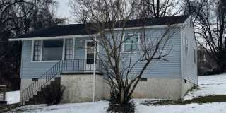 Cottage Minutes from Downtown and UT Campus! Gallery 1