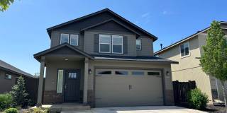 Charming and Modern Redmond Home: Pet-Friendly, Two-Car Garage, and More! Gallery 1