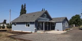 2 Bedroom (Additional Room may be used as a 3rd bedroom) - 2.5 Bathroom Home in Aumsville, OR Gallery 1