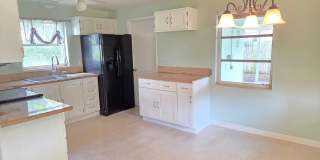 Cute Single Family Home~Carport~Fenced Yard Gallery 1