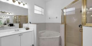 2405 SE 5th Ct Gallery 26