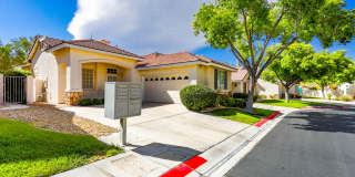 Beautiful One Story 2 Bedroom Townhome With 2 Car Attached Garage Gallery 1