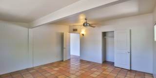 3 Bedroom + den with pool Gallery 9