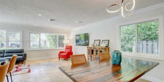 309 Oak St Gallery 28