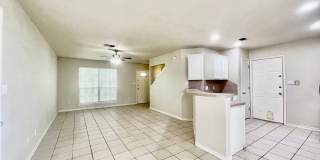 Comfort & Charm in Castle Forest - Reduced Deposit for Qualified Applicants! Gallery 5