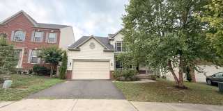 Gorgeous Large SF  5 beds + 4 Full BATHS - Huge rear deck and fenced yard Gallery 1