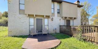 Freshly Renovated 2BD/2.5BA Townhouse in Exclusive Horseshoe Bay Community! Gallery 4