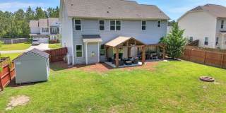 4 bedroom 2.5 bathroom home close to beaches, shopping, and Marine Corps Bases. Gallery 66