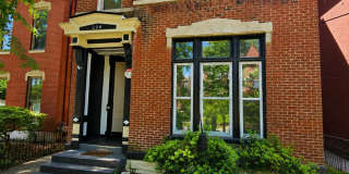 224 E Oak St Gallery 7