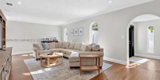 4943 Riviera Dr Gallery 1