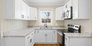$1,295/month | 2 Bed | 1 Bath + Bonus Room | 752 sq ft Gallery 1