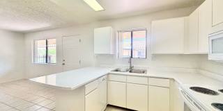 AVAILABLE NOW!! 1 Bedroom 1 Bathroom!! 55+ Apartment in Palm Desert Gallery 5
