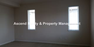 Bethany 4 Bed One Bed & Full Bath on Main Fenced Yard w/EV Charger Close to Schools & Shopping Gallery 15