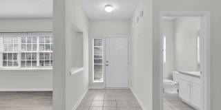 Bright and Spacious Townhome in Gate Community Gallery 10
