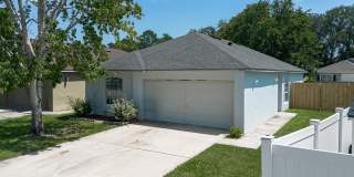 8451 OAK CROSSING Drive W Gallery 1