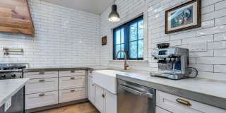 GORGEOUS BEACON HILL BUNGALOW Gallery 14