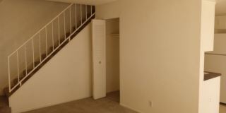 2 bed, 1 Bath, 900 sqft with washer/dryer hookups and 1 car garage Gallery 18