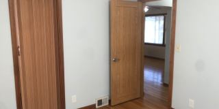 Large Open Concept House! Gallery 9