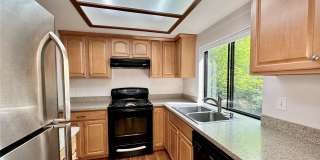 2Bd/2Ba Kirkland Condo Gallery 5