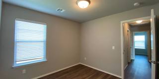 Charming 4 bed 2 bath in Hunters Spring *  Mustang schools Gallery 28