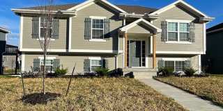 Spacious 3BR Home in Raymore, MO | Garage  Pet-Friendly Gallery 1