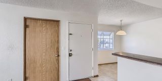 LOVELY 2 bedroom Condo Ready for Immediate Move in!! Gallery 20