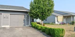 Spacious 3-bedroom/1 bath duplex in Albany! Gallery 1